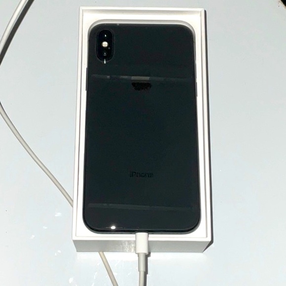 Apple iPhone X Combo - 64GB in Space Gray 🍎 - Picture 3 of 3